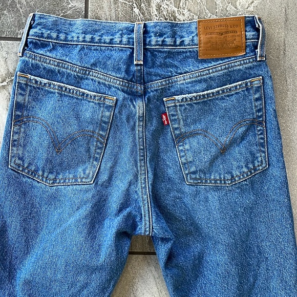 💙 Levi’s Premium Wedgie Straight Fit medium wash size 26 jeans 100% cotton - Picture 5 of 10